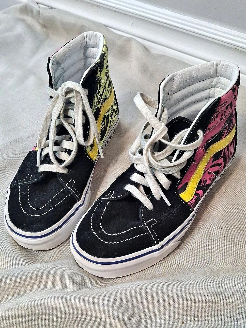 Vans World's #1 Skateboard Shoe High Top Sneakers Black & Pink US 6.0